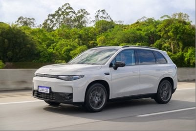 Leapmotor lança adaptador V2L que transforma seus carros em fonte portátil de energia