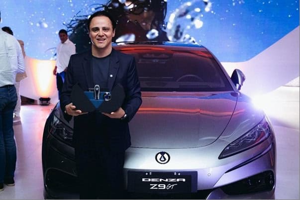 Denza entrega primeiro Z9 GT no Brasil a Felipe Massa
