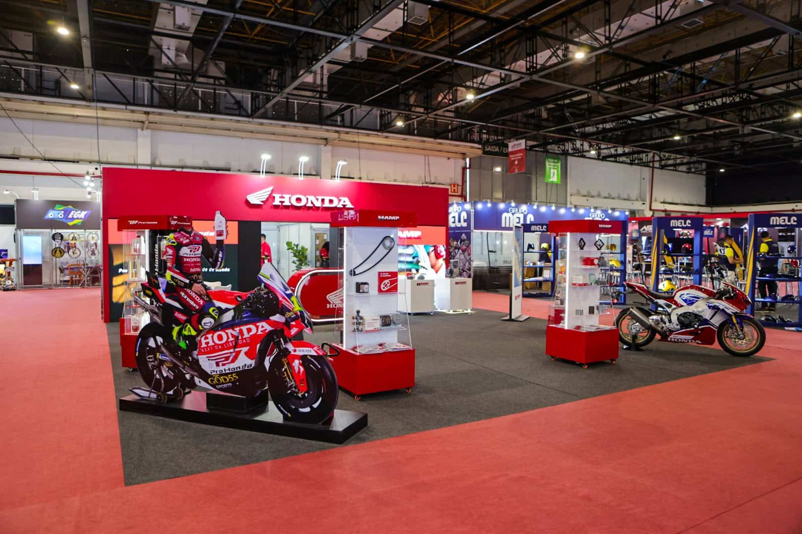 Honda Motos reforça estratégia no mercado de reposição e marca presença no Salão das Motopeças