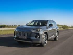 Novo Toyota RAV4 estreia no Brasil com duas versões híbridas full, mais tecnologia e preço a partir de R$ 317 mil