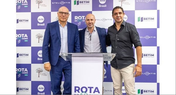 Stellantis acelera seu Programa de Filantropia e inaugura Espaço Maker em escola pública de Betim (MG)