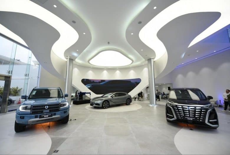 Denza inaugura primeira concessionária em São Paulo e redefine padrão do segmento premium