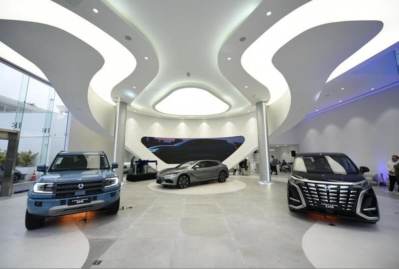 Denza inaugura primeira concessionária em São Paulo e redefine padrão do segmento premium