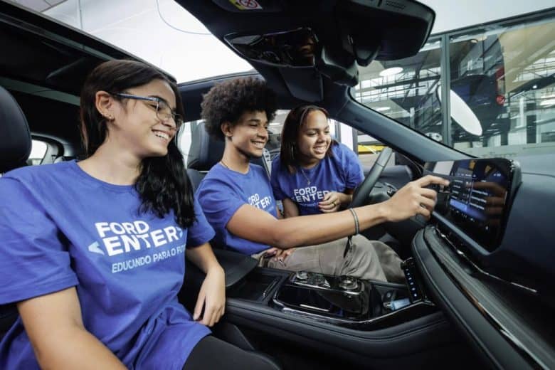 Ford lança programa gratuito de formação em serviços automotivos