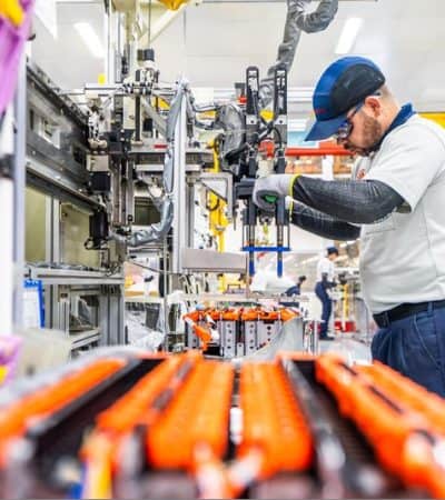 Toyota inaugura Centro Técnico de Baterias para Yaris Cross no Brasil e marca novo capítulo da eletrificação na região