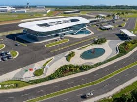 BYD anuncia investimento de R$ 300 milhões para a construção de um centro de pesquisas e uma pista de experiências ao lado do Aeroporto do Galeão no Rio de Janeiro