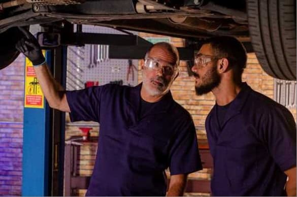 Manutenção preventiva do veículo antes das férias é essencial para viajar em segurança