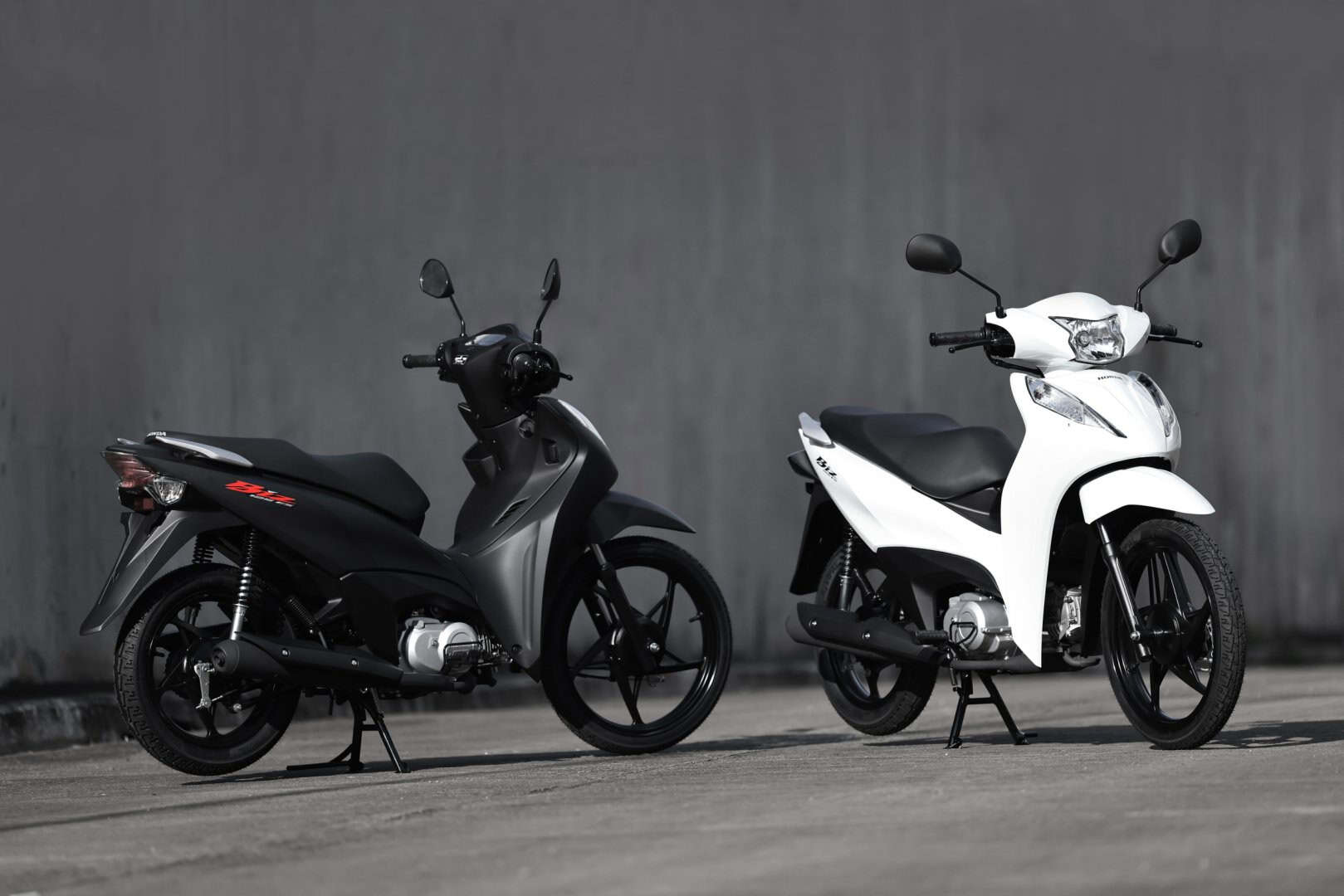 Honda Biz 2027: evolução técnica na versão de entrada, a ES, e cores inéditas para a versão topo de linha, a EX