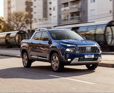 Fiat Toro chega à linha 2027 como a primeira picape híbrida-leve produzida no Brasil