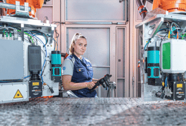 BMW Group impulsiona inovação global com produção em massa de baterias de alta voltagem