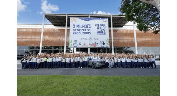Stellantis celebra produção de 2 milhões de veículos em Goiana (PE)