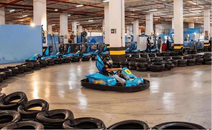 FIEE 2025 destaca pista indoor de kart elétrico na revolução da eletromobilidade