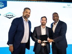 Dana no pódio do Prêmio Everest 2026 da BR AutoParts