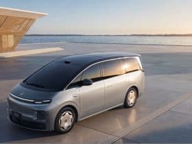 Leapmotor revela mundialmente a minivan de luxo D99