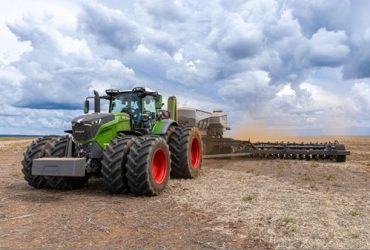 Fendt lança nova geração do trator Fendt 1000 Vario com mais potência, eficiência e conforto