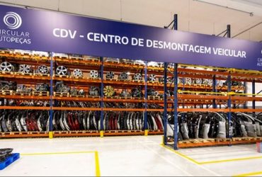 Stellantis desmonta cerca de 600 veículos e reaproveita mais de 9 mil peças em seis meses de operação do Centro de Desmontagem Veicular Circular AutoPeças