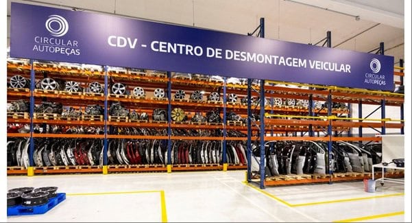 Stellantis desmonta cerca de 600 veículos e reaproveita mais de 9 mil peças em seis meses de operação do Centro de Desmontagem Veicular Circular AutoPeças