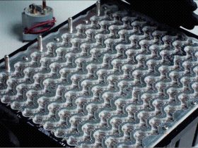 Primeira moto elétrica do Brasil com bateria desenvolvida pela própria fabricante une segurança e uso real