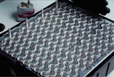 Primeira moto elétrica do Brasil com bateria desenvolvida pela própria fabricante une segurança e uso real