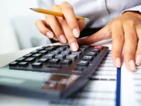 Número de brasileiros endividados atinge recorde histórico e acende alerta para o crédito no país