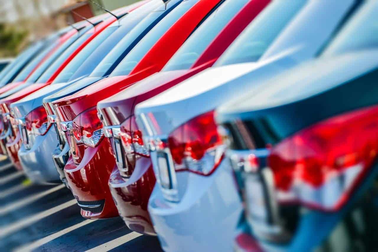 Diferenciação por Atributos Irrelevantes: O Que É, Exemplos Práticos e Como Evitar na Sua Estratégia de Marketing