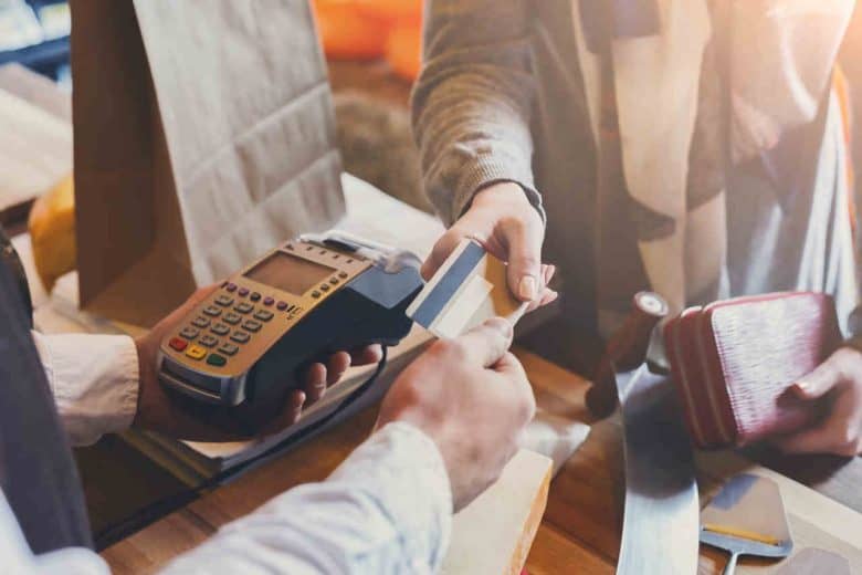 Setor de serviços deve crescer mais de 3% em 2025, projeta CNC, que mantém otimismo moderado para 2026