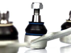 Sinais de desgaste nos pivôs da suspensão que podem comprometer a segurança do veículo
