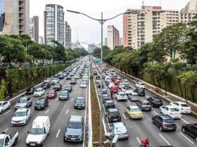 Envelhecimento da Frota Brasileira: O Retrato Incômodo de uma Economia Estagnada