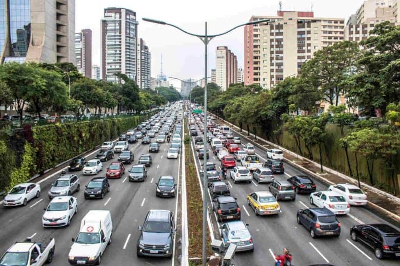 Envelhecimento da Frota Brasileira: O Retrato Incômodo de uma Economia Estagnada