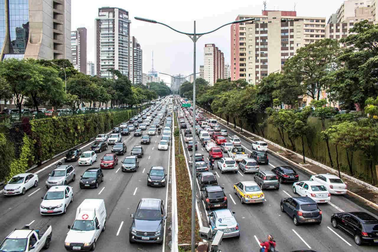 Envelhecimento da Frota Brasileira: O Retrato Incômodo de uma Economia Estagnada