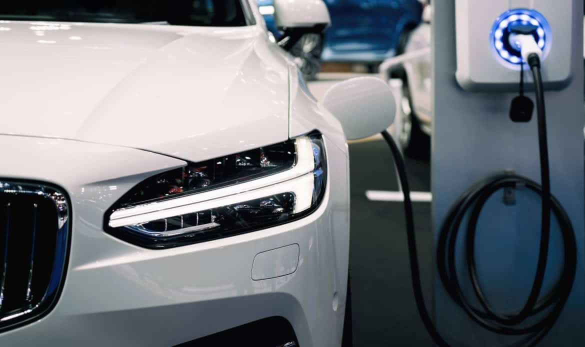 Carros eletrificados já representam 16% das vendas de veículos leves no Brasil no primeiro semestre
