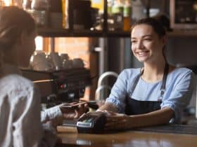 Carnaval 2026 deve movimentar R$ 14,48 bilhões e gerar 39,2 mil empregos, prevê CNC