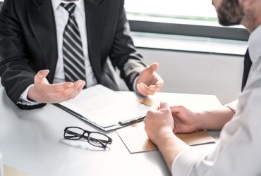 Perda de Confiança nas Empresas: Como os Líderes Podem Enfrentar Esse Desafio e Reconstruir a Credibilidade