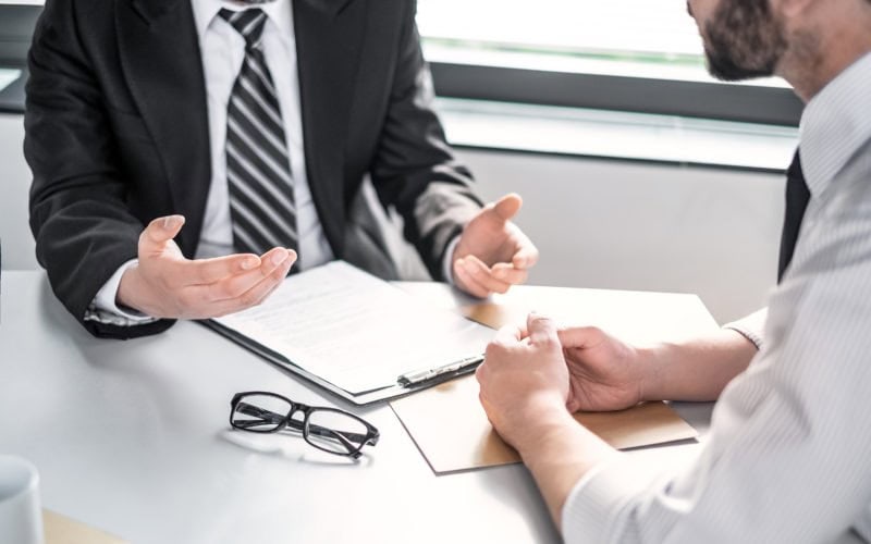 Perda de Confiança nas Empresas: Como os Líderes Podem Enfrentar Esse Desafio e Reconstruir a Credibilidade