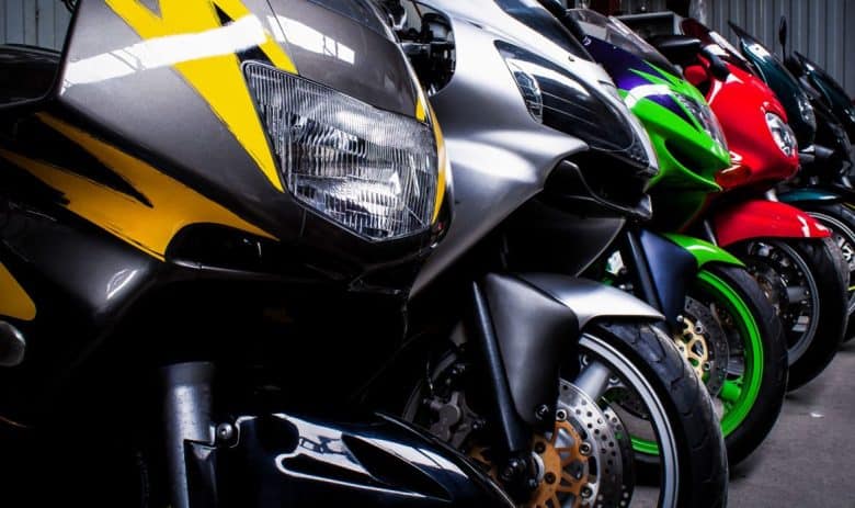 Emplacamentos de Motos Crescem 17,1% em 2025 e Impulsionam Mercado de Duas Rodas no Brasil