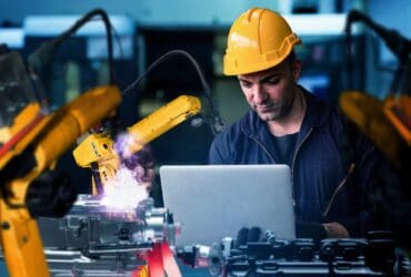 Confiança nos setores industriais cai pelo sétimo mês consecutivo, revela CNI