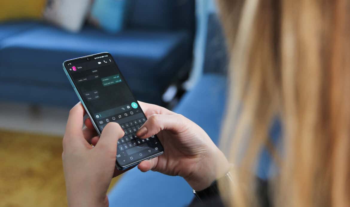 WhatsApp domina a comunicação em 80% das empresas de serviços