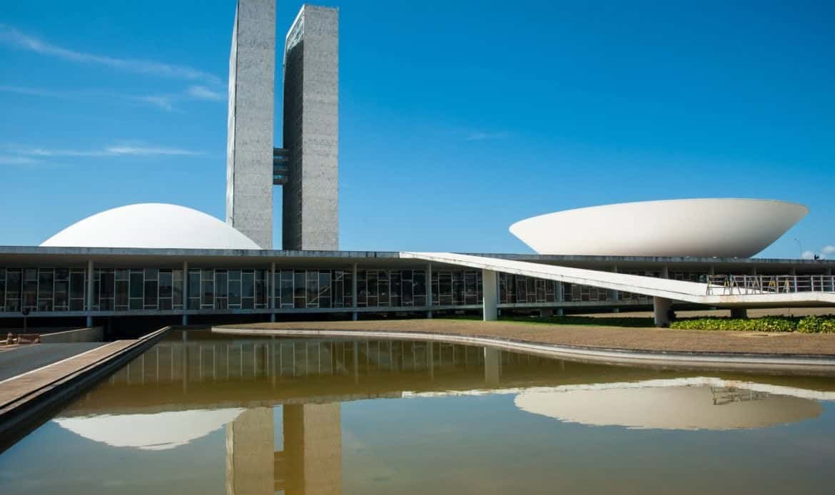 Brasília Aperta o Cerco Regulatório e Muda as Regras do Setor Automotivo no Brasil