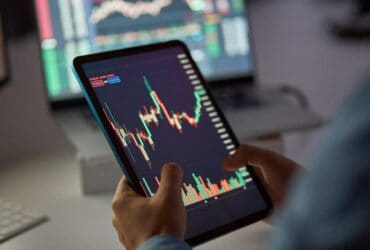 Mercado de ações encerra julho com pior resultado anual