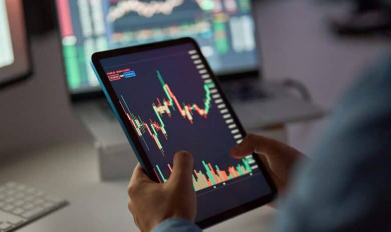 Mercado de ações encerra julho com pior resultado anual