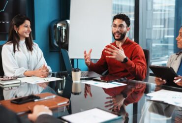 Pesquisa revela jovens liderando transformação na indústria