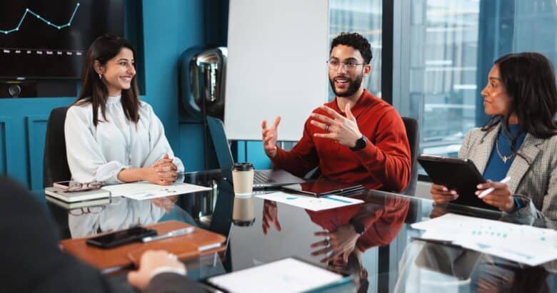 Pesquisa revela jovens liderando transformação na indústria