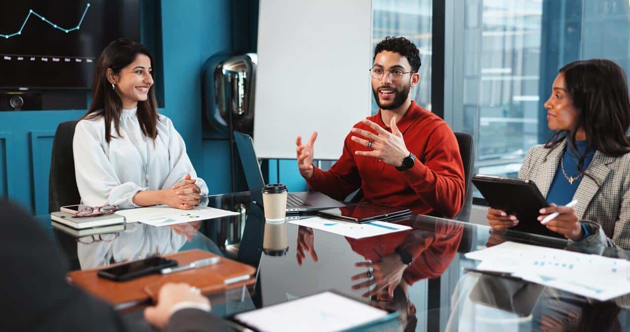 Pesquisa revela jovens liderando transformação na indústria