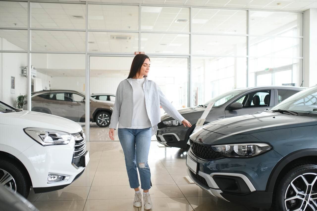 Mulheres impulsionam metade das compras de carros, mas ainda têm pouca voz na indústria automotiva