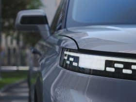 Commoditização em Movimento: O Que a Indústria Automotiva Pode Aprender com a Revolução dos Smartphones