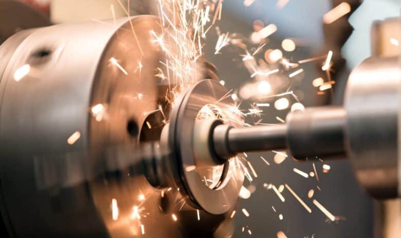 Indústria Brasileira Mostra Mais Setores Confiantes, Mas Clima Geral Ainda é de Pessimismo