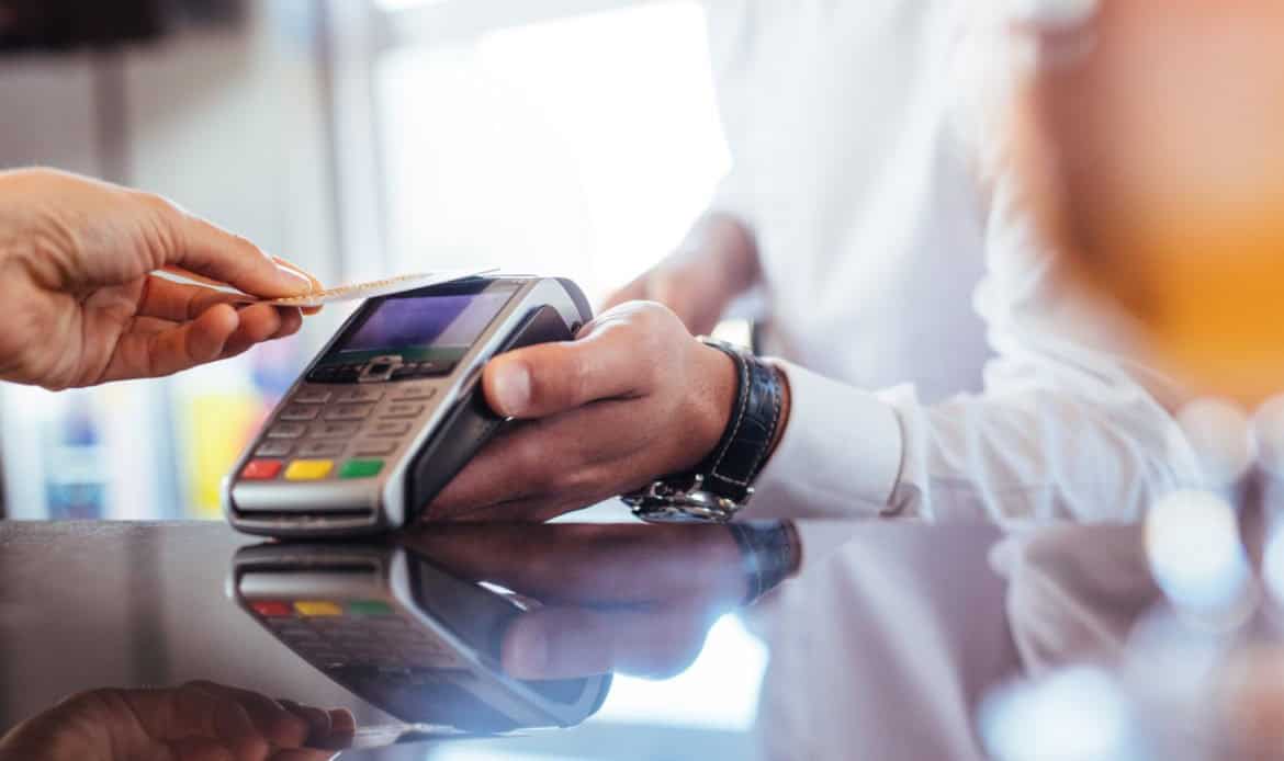 Intenção de Consumo das Famílias Sobe 0,8% em Janeiro e Emenda 3ª Alta Mensal, Aponta CNC