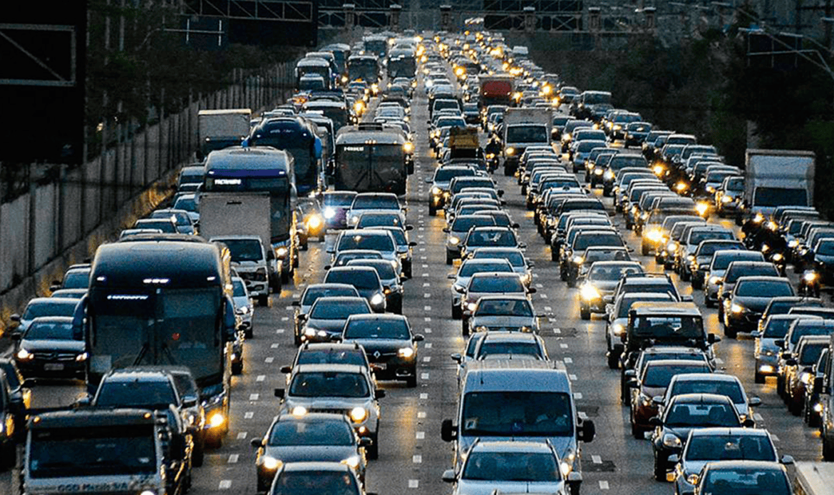 Uso do carro dispara e metrô e trem ficam em segundo plano no trajeto ao trabalho