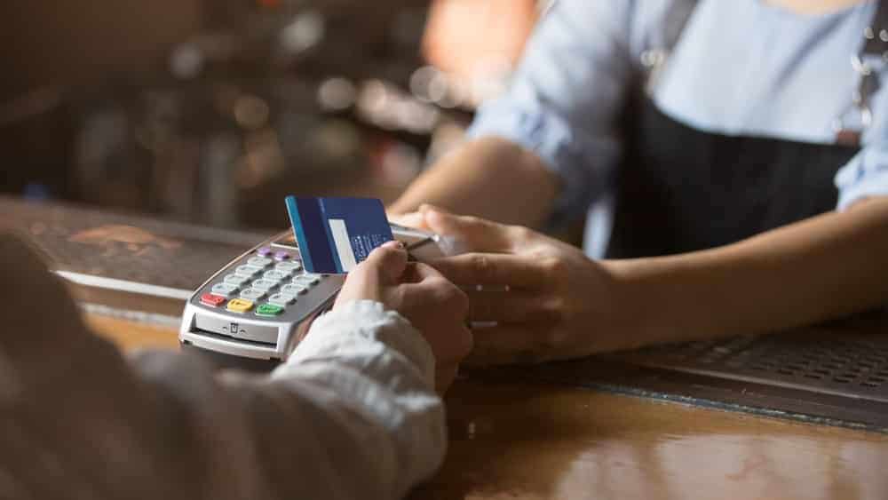 IVCA aponta queda de 3,0% nas vendas do varejo em termos reais em abril